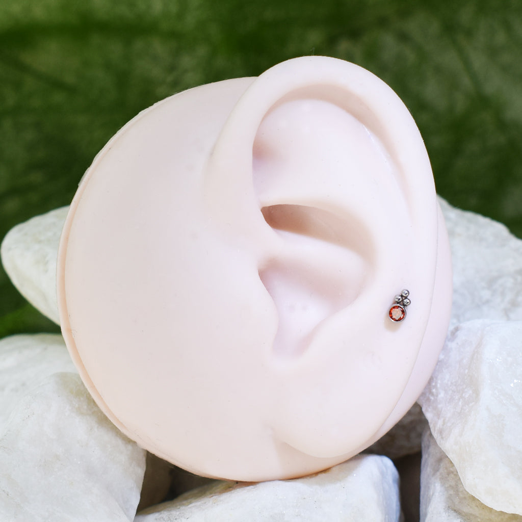 PIERCING LABRET BRILLO ROJO REDONDO ORNAMENTOS