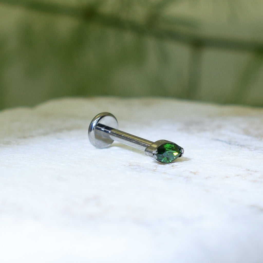 PIERCING LABRET OJO DE GATO ESMERALDA