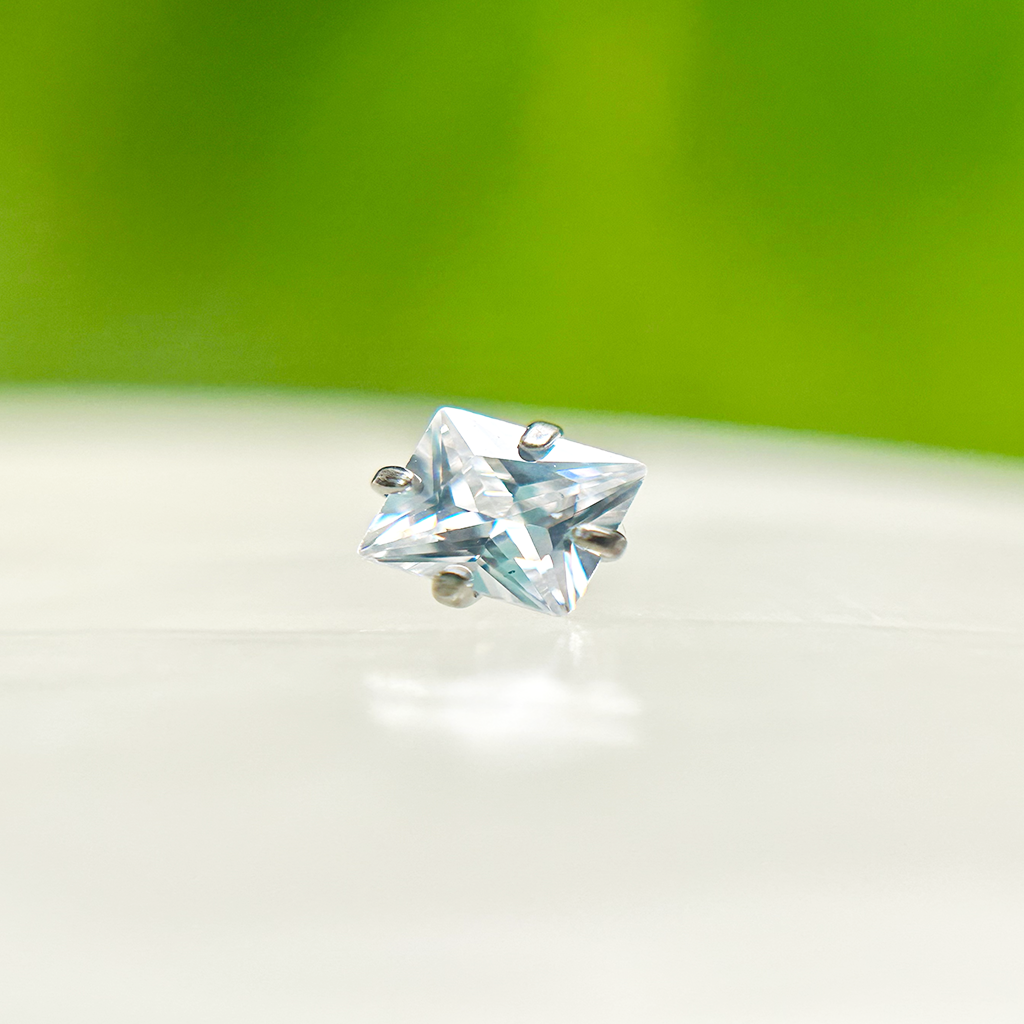 Piercing Circón Blanco Cuadrado