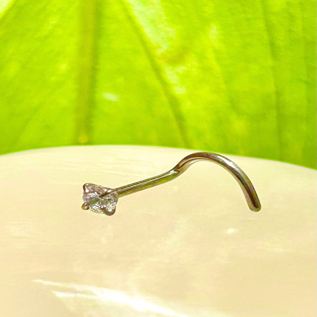 Piercing con zircón blanco tipo diamante para nostril.
