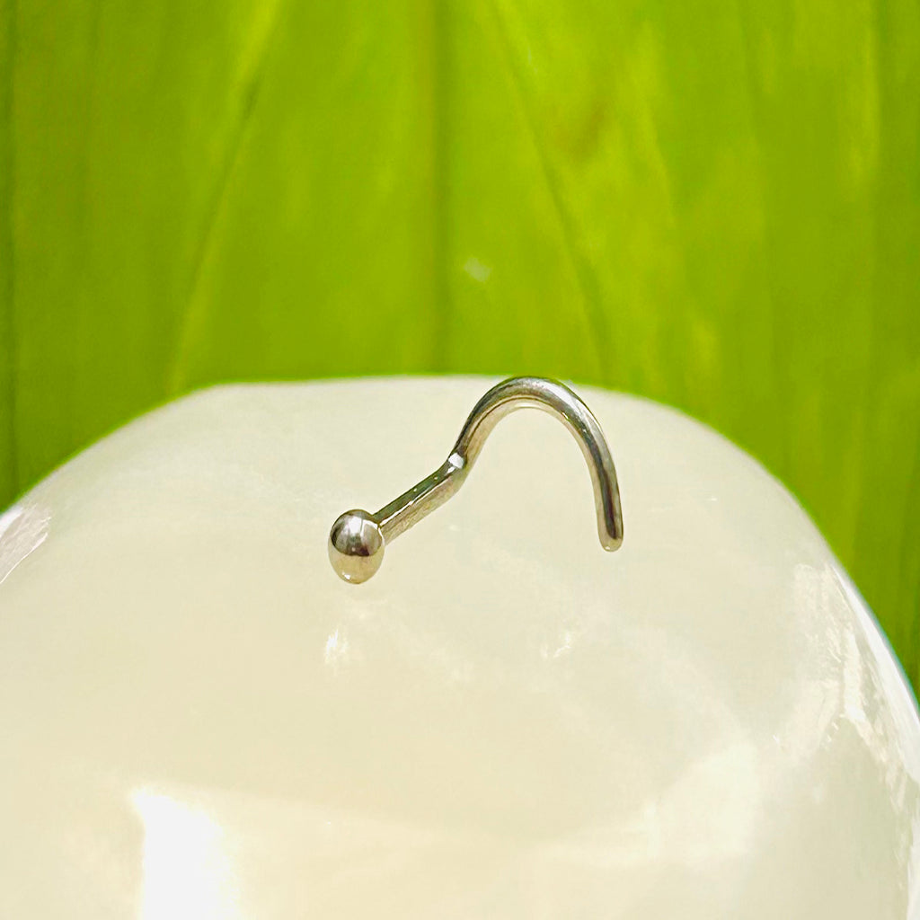 Piercing de bolita para nostril.