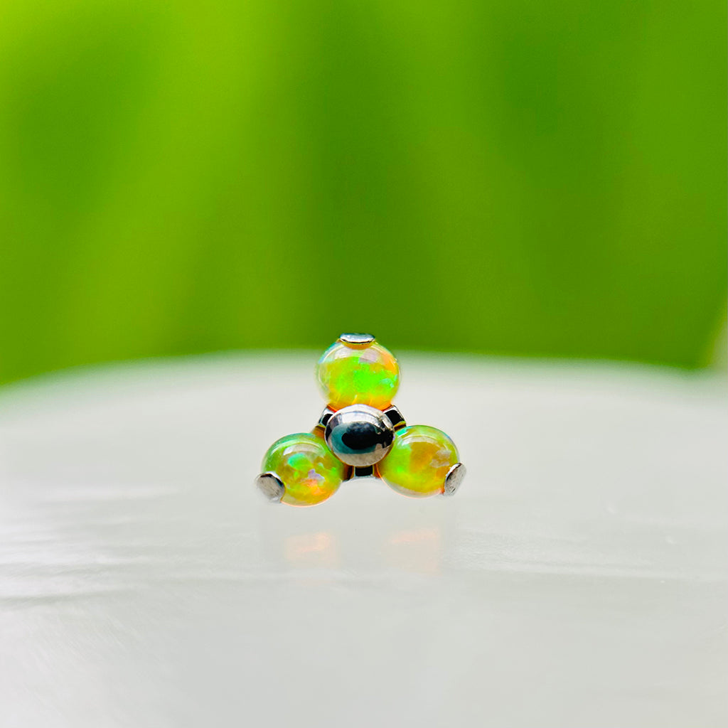Piercing trinity con ópalos sintéticos amarillos