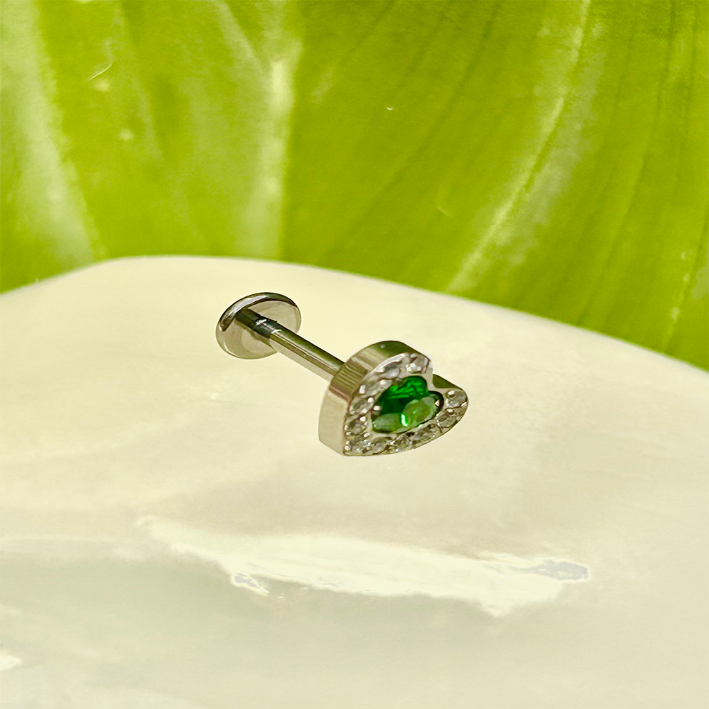 Piercing Corazón verde y blanco