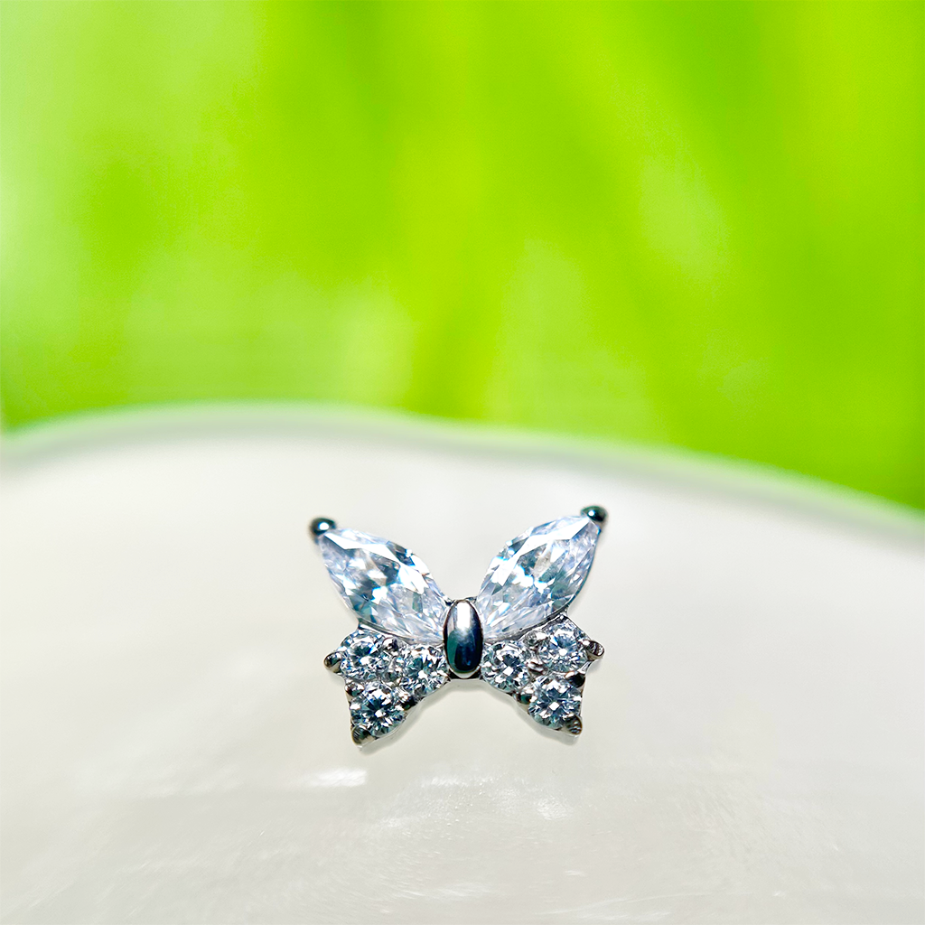 Piercing Mariposa Con Circones Blancos