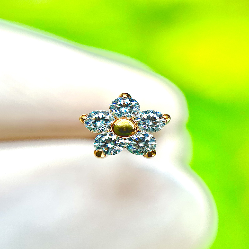 Piercing Flor Con Circón Blanco