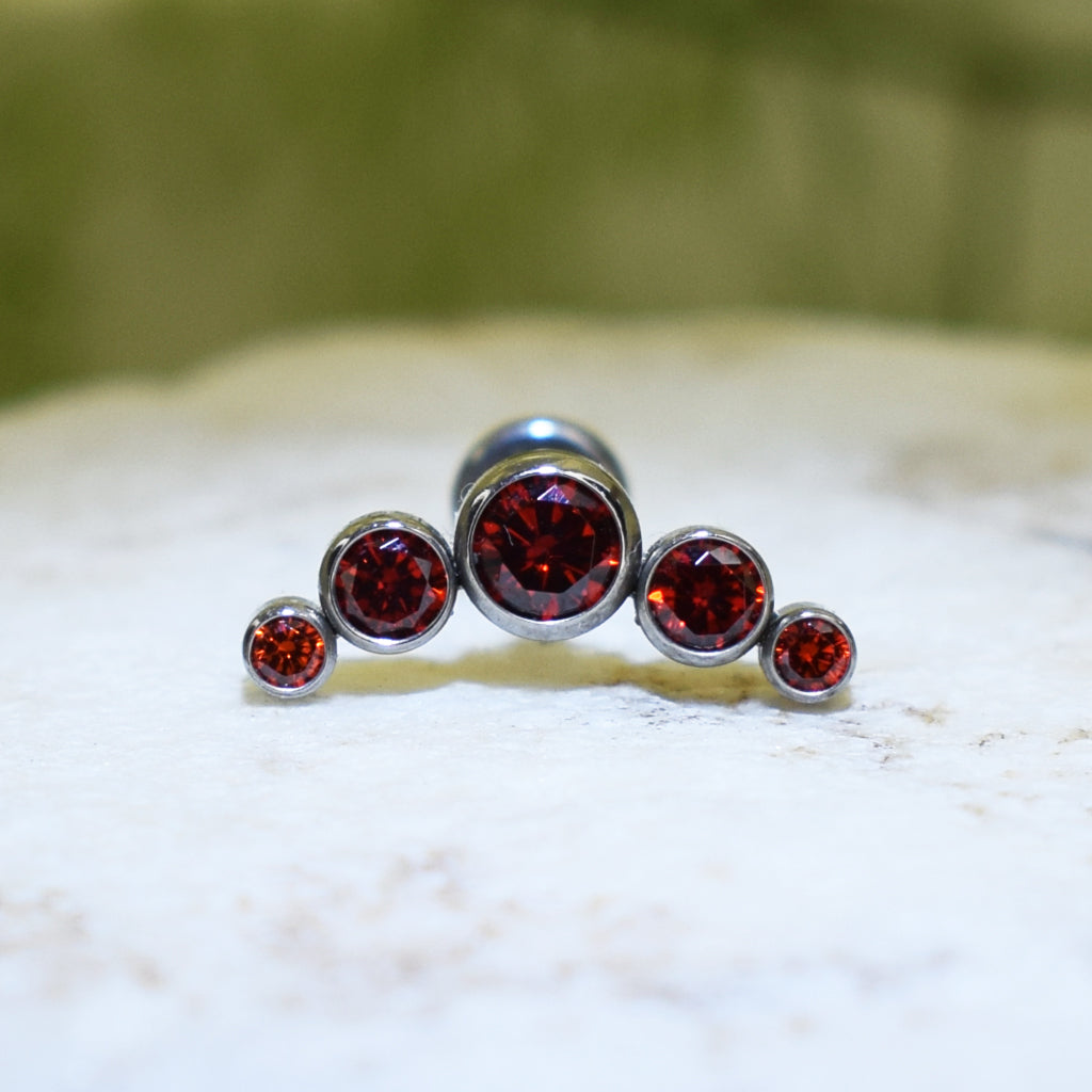PIERCING LABRET CLÚSTER BRILLOS ROJOS