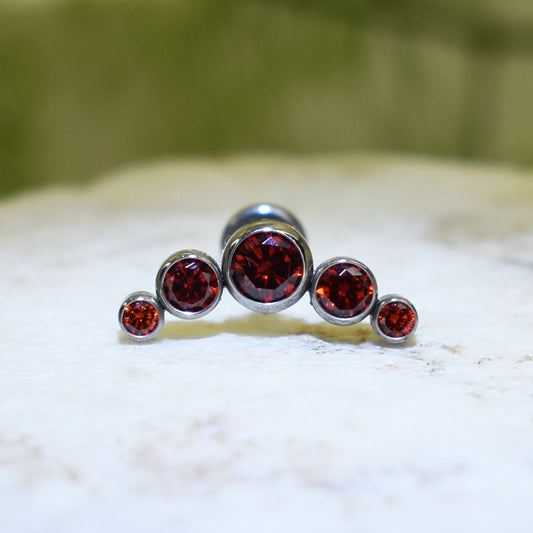 PIERCING LABRET CLÚSTER BRILLOS ROJOS