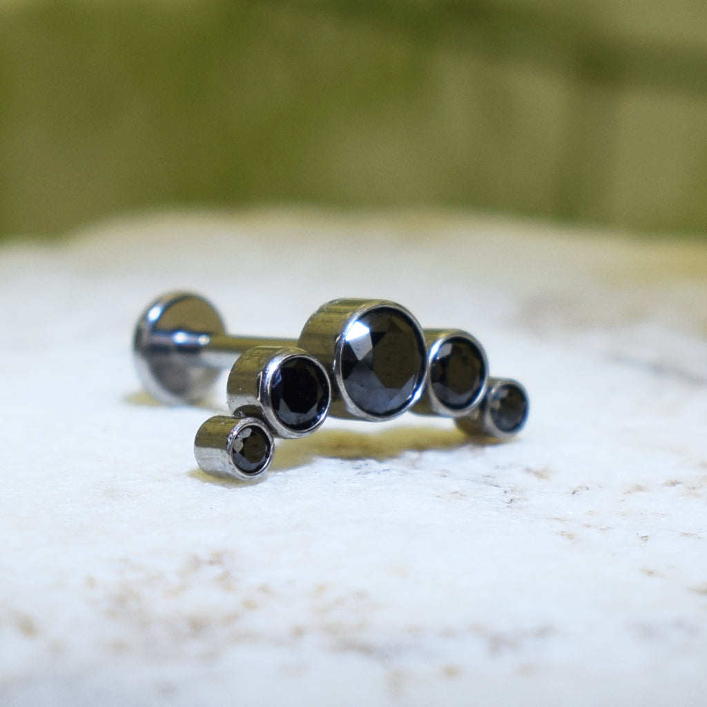 PIERCING LABRET CLÚSTER BRILLOS NEGRO