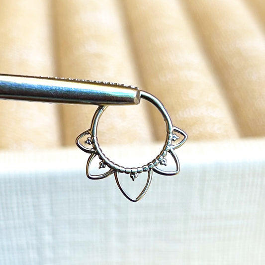 Piercing Aro Flor Plateada