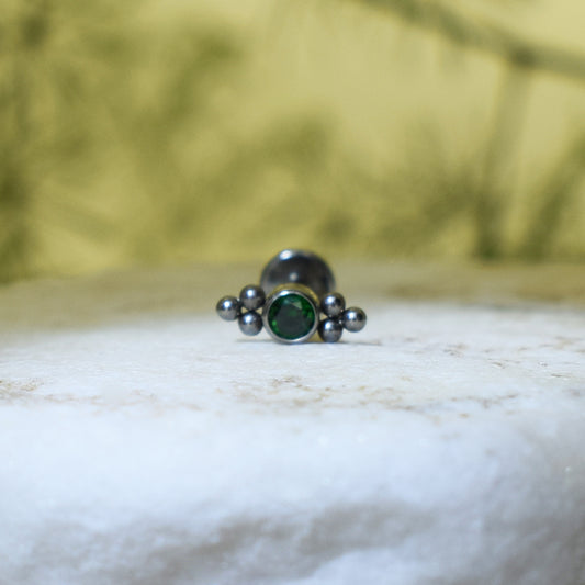 PIERCING LABRET BRILLO VERDE REDONDO CON ORNAMENTOS