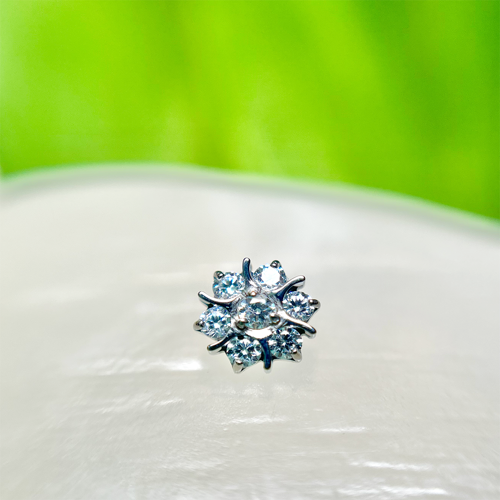 Piercing Flor Sol Con Circón Blanco