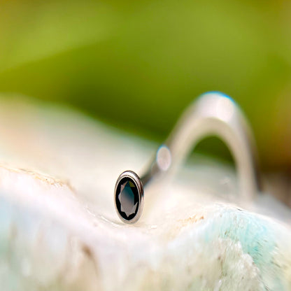 Piercing para nostril con onix negro.