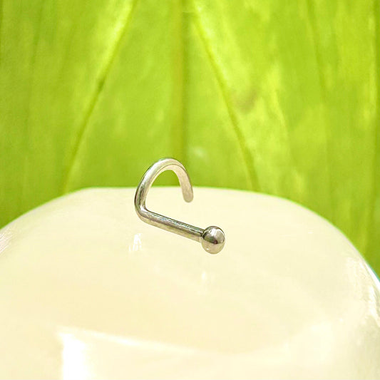 Piercing de bolita para nostril.